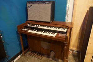 Record with the Hammond Organ at Ultimate Studios, inc in van Nuys, CA